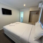 Queen Room at Golfview Motel